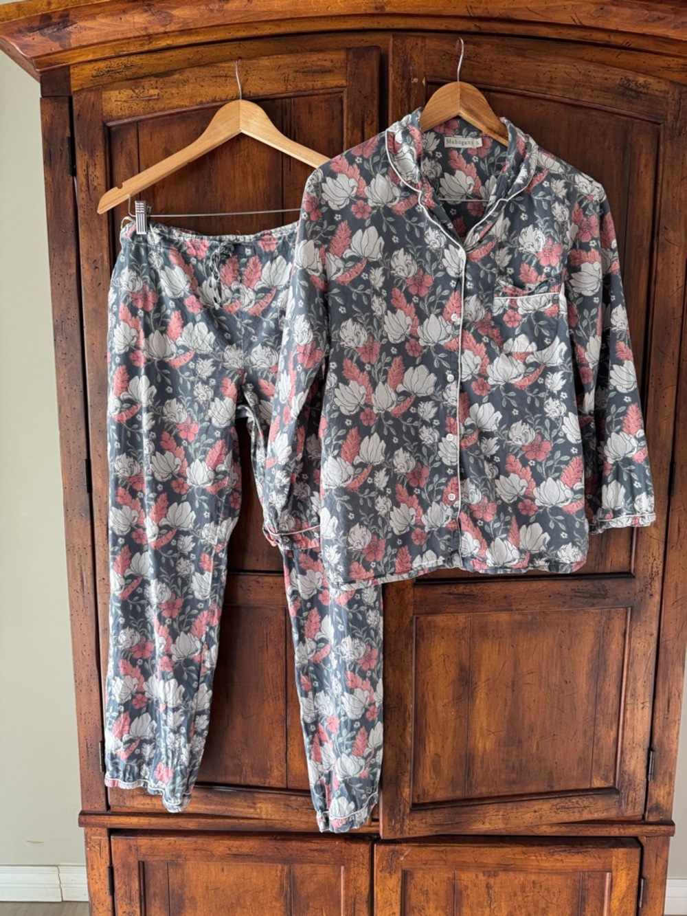 Mahogany Floral Gray & Pink Women's Pajama Set - Soft Button-Front Sleepwear